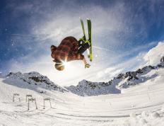 东契奇在加拿大队比赛中出色防守，刷新纪录引发热议！再创辉煌时刻